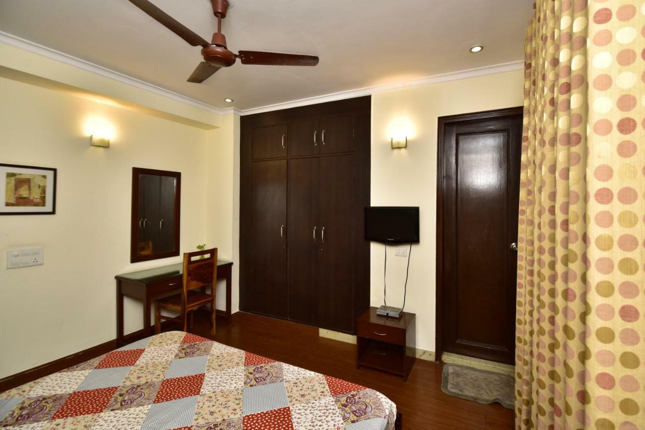 2Bhk Comfortable Furnished Serviced Apartments In Hauz Khas - Woodpecker Apartments New Delhi Buitenkant foto