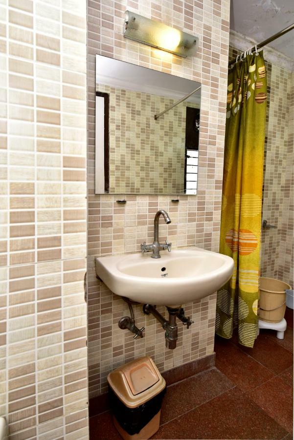 2Bhk Comfortable Furnished Serviced Apartments In Hauz Khas - Woodpecker Apartments New Delhi Buitenkant foto