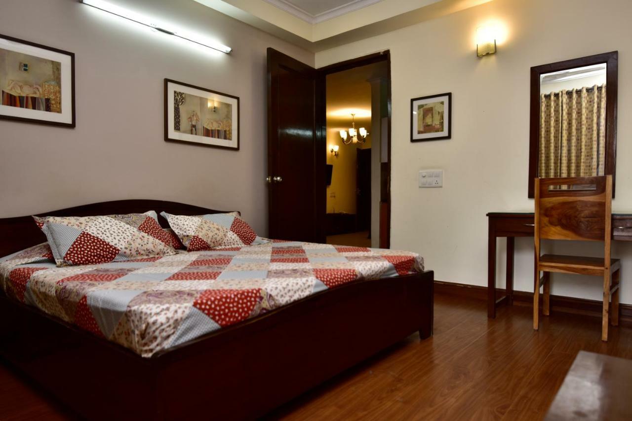 2Bhk Comfortable Furnished Serviced Apartments In Hauz Khas - Woodpecker Apartments New Delhi Buitenkant foto