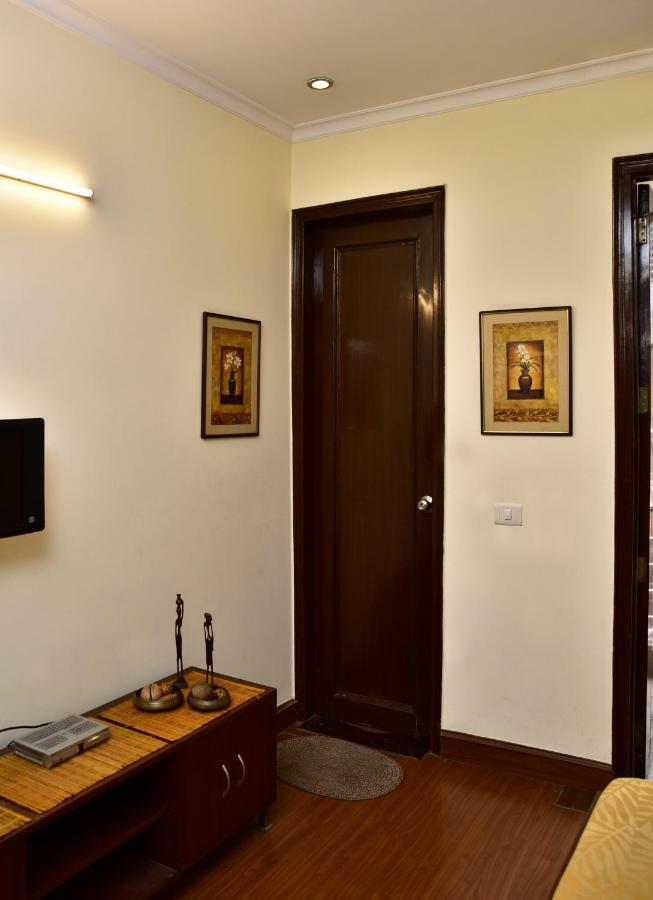 2Bhk Comfortable Furnished Serviced Apartments In Hauz Khas - Woodpecker Apartments New Delhi Buitenkant foto