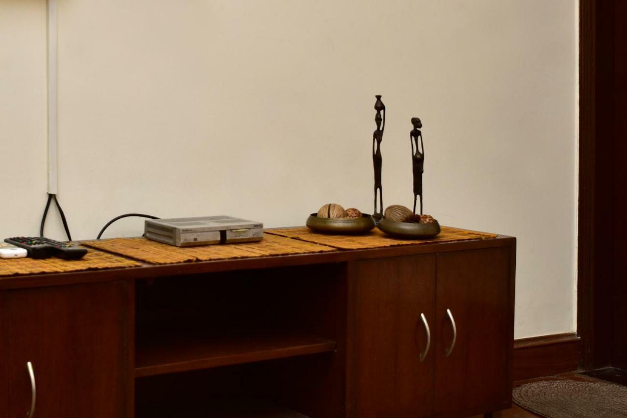 2Bhk Comfortable Furnished Serviced Apartments In Hauz Khas - Woodpecker Apartments New Delhi Buitenkant foto